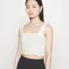 Vero Moda Petite VMMEDOSIABEL CROP - Top - Snow White