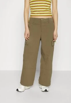 Vero Moda Petite VMRILEY LOOSE PANT - Cargohose - Capers