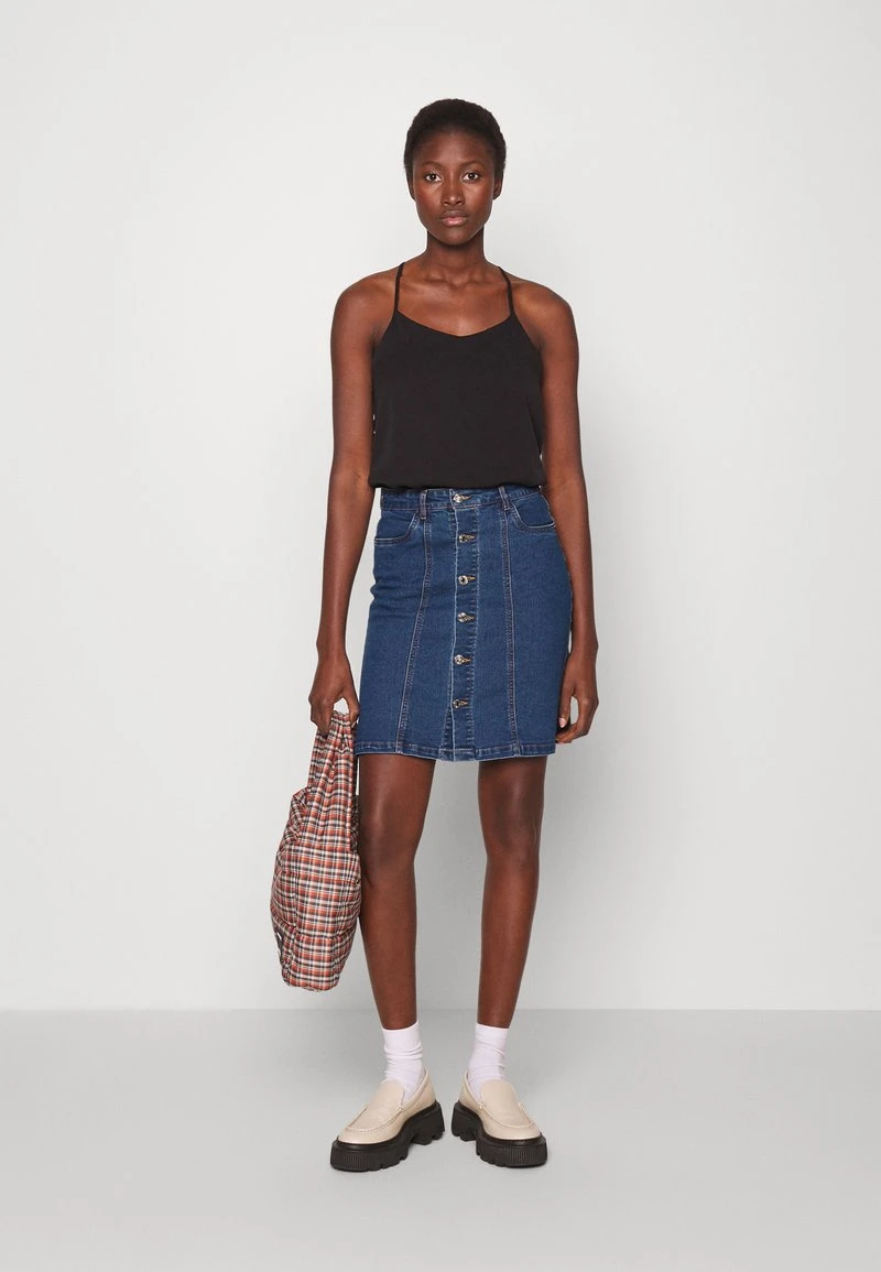 Vero Moda Tall VMPETRA SHORT DENIM SKIRT - Jeansrock - Medium Blue Denim 2 Vero Moda Tall VMPETRA SHORT DENIM SKIRT - Jeansrock - Medium Blue Denim – Bild 2