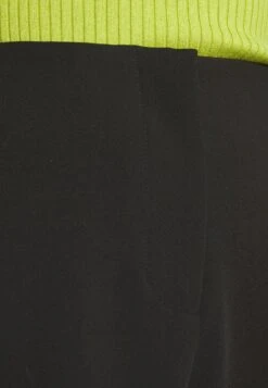 Vero Moda Petite VMSANDY STRAIGHT PANT - Stoffhose - Black 10 Vero Moda Petite VMSANDY STRAIGHT PANT - Stoffhose - Black -Vero Moda Verkäufe 156c0756161a47e8bf7bc6970a1528fc