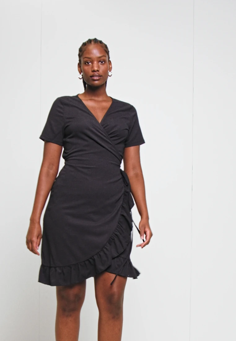Vero Moda Curve VMHAYA SHORT DRESS - Freizeitkleid - Black 2 Vero Moda Curve VMHAYA SHORT DRESS - Freizeitkleid - Black – Bild 2