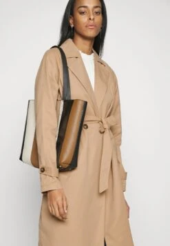 Vero Moda Tall VMLOU LONG - Trenchcoat - Tannin 9 Vero Moda Tall VMLOU LONG - Trenchcoat - Tannin -Vero Moda Verkäufe 17b4517fbda54411bf39f407a4859d4b