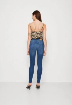 Vero Moda VMSELA SHAPE - Jeans Skinny Fit - Medium Blue Denim -Vero Moda Verkäufe 17c4ef765930416a90b46d39f9a011ed
