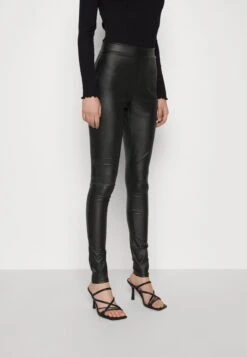 Vero Moda Tall VMSUEELSA - Stoffhose - Black -Vero Moda Verkäufe 1cb4fae53c3b4849beedb9fe3ea27c0e 1