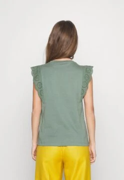 Vero Moda Petite VMHOLLYN - T-Shirt Print - Laurel Wreath -Vero Moda Verkäufe 1d060d99eb064601895a8e4d01cac4b9