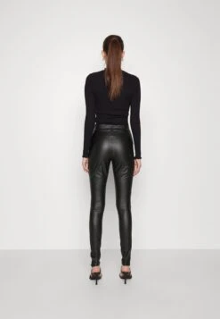 Vero Moda Tall VMSUEELSA - Stoffhose - Black -Vero Moda Verkäufe 20949ffb5fa243cfa2667b51e5fefbf3