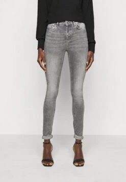 Vero Moda Tall VMPEACH CUT - Jeans Skinny Fit - Medium Grey Denim -Vero Moda Verkäufe 21c6e4aa04bc4f3f9cb53252b6cfea62