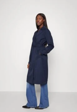 Vero Moda Tall VMLOU LONG - Trenchcoat - Navy Blazer 9 Vero Moda Tall VMLOU LONG - Trenchcoat - Navy Blazer -Vero Moda Verkäufe 22b539e2c38842189843984c68a1dc08