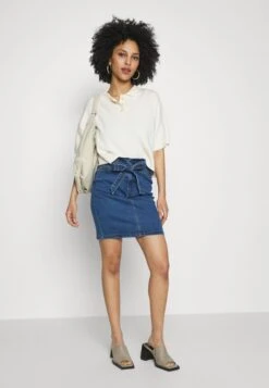 Vero Moda Petite VMCAMILLA SHORT PAPERBAG SKIRT - Maxirock - Medium Blue Denim -Vero Moda Verkäufe 25f454a6b54647eb890b57d470cb7057