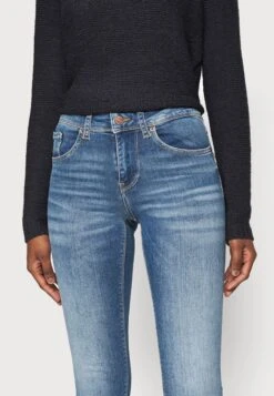 Vero Moda Petite VMLUX - Jeans Slim Fit - Medium Blue Denim 10 Vero Moda Petite VMLUX - Jeans Slim Fit - Medium Blue Denim -Vero Moda Verkäufe 2610658a48f14793a816f7ef17aeb459
