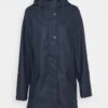 Vero Moda Tall VMMALOU COATED JACKET - Regenjacke / Wasserabweisende Jacke - Navy Blazer