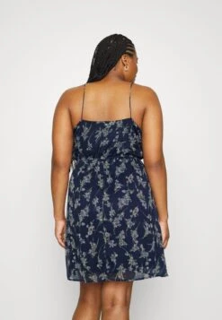 Vero Moda Curve VMSMILLA SINGLET SHORT DRESS - Freizeitkleid - Navy Blazer/vega -Vero Moda Verkäufe 2a288155249545e48f7dcba2e8915c2e