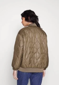 Vero Moda Petite VMWILLOWHARRIET - Bomberjacke - Capers -Vero Moda Verkäufe 2b473be6f9f24fcdb46523fa731e0dbf