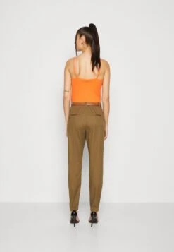 Vero Moda VMFLASHINO REGULAR PANTS - Chino - Capers 8 Vero Moda VMFLASHINO REGULAR PANTS - Chino - Capers -Vero Moda Verkäufe 2c38fdb0e3274a7e87051dd82ce52638