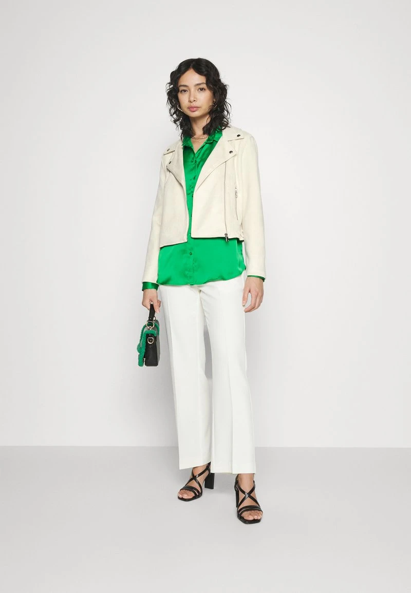 Vero Moda Petite VMJOSE SHORT JACKET - Kunstlederjacke - Birch 2 Vero Moda Petite VMJOSE SHORT JACKET - Kunstlederjacke - Birch – Bild 2