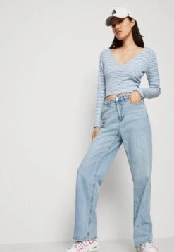 Vero Moda VMTESSA STRAIGHT - Jeans Straight Leg - Light Blue Denim -Vero Moda Verkäufe 36a539afc89d46418ac5b9ca4f71a862