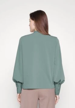 Vero Moda Tall VMOLGA - Hemdbluse - Lauren Wreath 8 Vero Moda Tall VMOLGA - Hemdbluse - Lauren Wreath -Vero Moda Verkäufe 370b8f4cafc44677bf907cfb8addf577