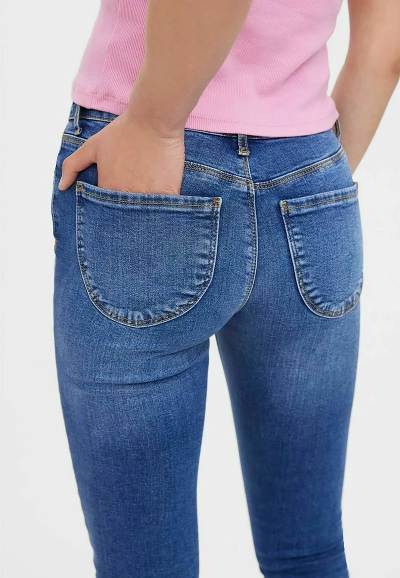 Vero Moda LOW RISE - Jeans Skinny Fit - Medium Blue Denim 4 Vero Moda LOW RISE - Jeans Skinny Fit - Medium Blue Denim – Bild 4