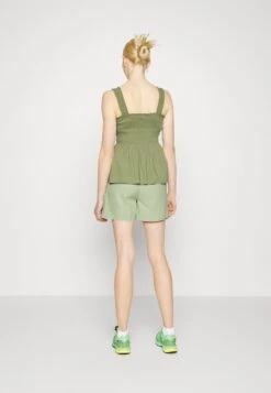 Vero Moda Tall VMJESMILO - Shorts - Reseda -Vero Moda Verkäufe 3f5773d2c7464b529b73ddf3f55744df