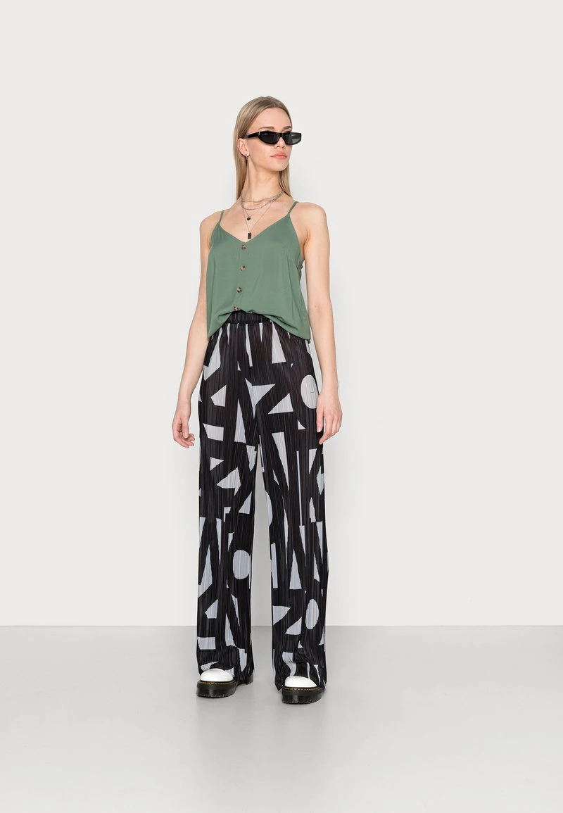 Vero Moda VMVICA BUTTON SINGLET WVN GA NOOS - Top - Laurel Wreath 2 Vero Moda VMVICA BUTTON SINGLET WVN GA NOOS - Top - Laurel Wreath – Bild 2