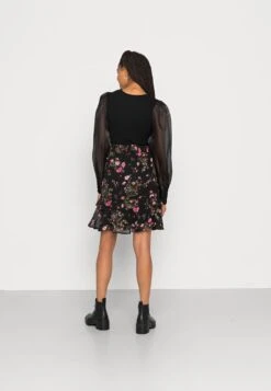 Vero Moda VMROSA SMOCK SKIRT - Minirock - Black/pink -Vero Moda Verkäufe 466a630e02844f4b80bbd516482a8793