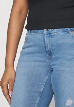 Vero Moda Curve VMSELA JEANS - Jeans Skinny Fit - Light Blue Denim -Vero Moda Verkäufe 46bce68ddc124983a8c412ca0574aaa4