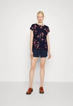 Vero Moda Tall VMNEWHALLIE NEW - T-Shirt Print - Dunkelblau 9 Vero Moda Tall VMNEWHALLIE NEW - T-Shirt Print - Dunkelblau -Vero Moda Verkäufe 4799e24a39b842f8a4a3e5d233c9a37e
