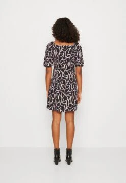 Vero Moda VMNYA CATCH SHORT FLARE DRESS - Freizeitkleid - Black/nina 8 Vero Moda VMNYA CATCH SHORT FLARE DRESS - Freizeitkleid - Black/nina -Vero Moda Verkäufe 4899f598fe344952bbb4f3bdae20d1b4