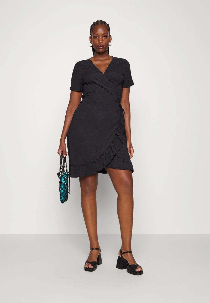 Vero Moda Curve VMHAYA SHORT DRESS - Freizeitkleid - Black 3 Vero Moda Curve VMHAYA SHORT DRESS - Freizeitkleid - Black – Bild 3