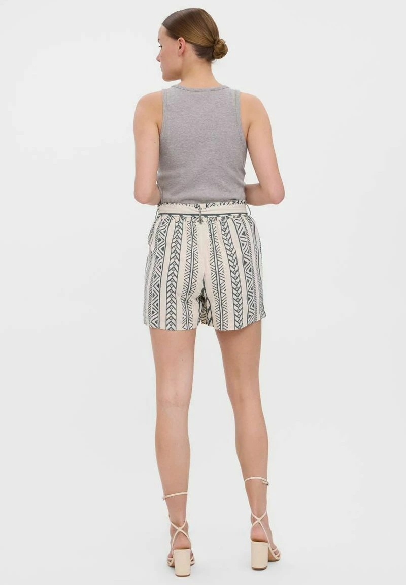 Vero Moda GEBUNDENE - Shorts - Birch 3 Vero Moda GEBUNDENE - Shorts - Birch – Bild 3