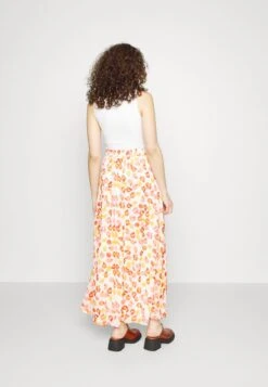 Vero Moda Tall VMRUNA ANCLE SKIRT - Maxirock - Pristine/runa -Vero Moda Verkäufe 56a74b455ad24b1188db328412d695c8