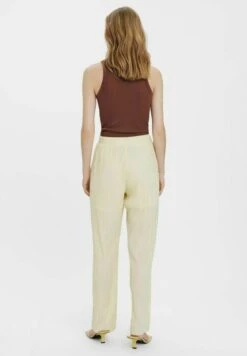 Vero Moda HOSE PLISSIERTE - Stoffhose - Tofu -Vero Moda Verkäufe 60c22dd4dee74b449e04b305d79f17e5