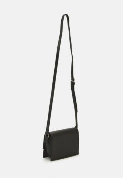 Vero Moda Verkäufe -Vero Moda Verkäufe 65cd9e70dc854060b1a627ecd9cdeb5f