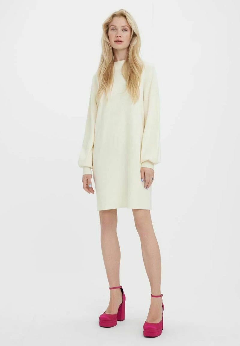 Vero Moda VMNANCY FUNNELNECK DRESS - Strickkleid - Birch 2 Vero Moda VMNANCY FUNNELNECK DRESS - Strickkleid - Birch – Bild 2