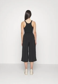 Vero Moda Petite VMCOCO CULOTTE PANT WVN PTT - Stoffhose - Black -Vero Moda Verkäufe 6c7712fb67644c04981b18da79b89d11