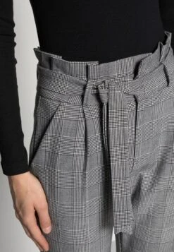 Vero Moda VMEVA HR - Stoffhose - Grey/white -Vero Moda Verkäufe 7032ad9fb9ff4fe6ac81d1e2889e771c