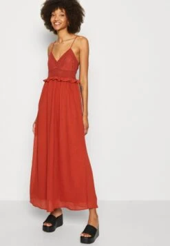 Vero Moda VMSARA SINGLET DRESS - Maxikleid - Barn Red -Vero Moda Verkäufe 726a7aee59ec4ca59fdd4ee781bb6bf4