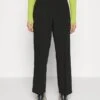 Vero Moda Petite VMSANDY STRAIGHT PANT - Stoffhose - Black