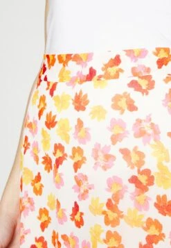 Vero Moda Tall VMRUNA ANCLE SKIRT - Maxirock - Pristine/runa -Vero Moda Verkäufe 767aa563abff4b20ba34f4b6f8254cec