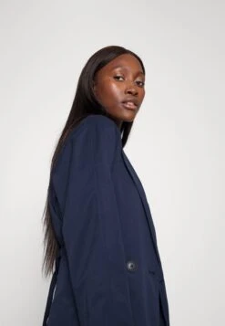 Vero Moda Tall VMLOU LONG - Trenchcoat - Navy Blazer 11 Vero Moda Tall VMLOU LONG - Trenchcoat - Navy Blazer -Vero Moda Verkäufe 76af02e56f0f460d9599bd09b8d3b33b