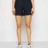 Vero Moda Tall VMULRIKKE BRODERIEANGLAIS - Shorts - Navy Blazer