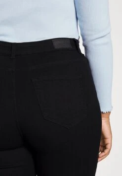 Vero Moda Curve VMSELINA FLARED - Jeans Bootcut - Black -Vero Moda Verkäufe 79c07dfda7964868af1157c7b1e56266