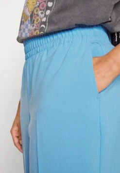Vero Moda Curve VMSADIASUI WIDE SOLID PANT - Stoffhose - Little Boy Blue -Vero Moda Verkäufe 7a5f123e33a742dba04067b1b819fb42