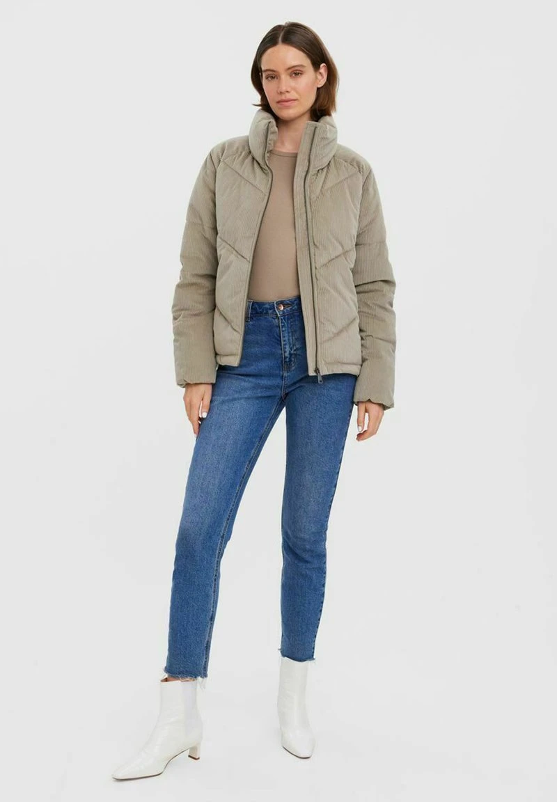 Vero Moda VMDEBBIEHARLIE - Winterjacke - Laurel Oak 2 Vero Moda VMDEBBIEHARLIE - Winterjacke - Laurel Oak – Bild 2