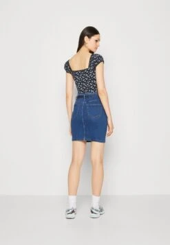 Vero Moda VMCAMILLA SHORT PAPERBAG SKIRT - Minirock - Medium Blue Denim -Vero Moda Verkäufe 80c05a1893e14457bc0f82f3cf891d6b