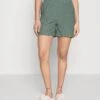 Vero Moda Tall VMULRIKKE BRODERIEANGLAIS - Shorts - Laurel Wreath