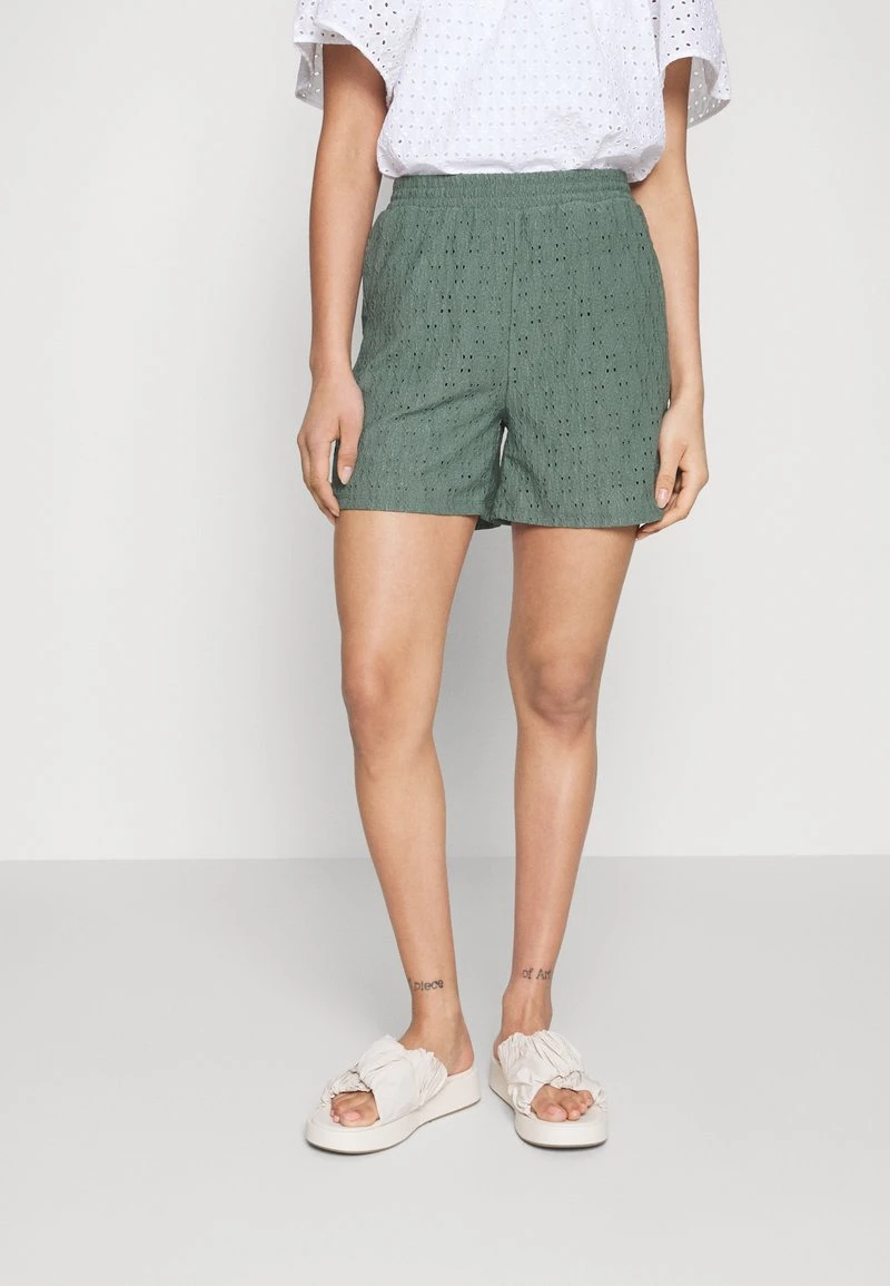 Vero Moda Tall VMULRIKKE BRODERIEANGLAIS - Shorts - Laurel Wreath 1 Vero Moda Tall VMULRIKKE BRODERIEANGLAIS - Shorts - Laurel Wreath