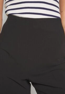 Vero Moda Tall VMSANDY STRAIGHT PANT - Chino - Black -Vero Moda Verkäufe 82b4a140b9f941138f3e602fa046f570