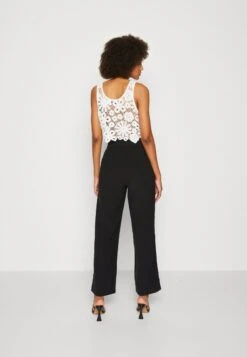 Vero Moda VMCARMEN - Stoffhose - Black -Vero Moda Verkäufe 82d21a73c9e04766ba01fbb97d9d7920