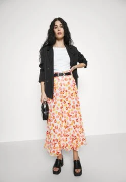 Vero Moda Petite VMRUNA - A-Linien-Rock - Pristine -Vero Moda Verkäufe 8621d967ce5544d6a0f16cef99ad3484